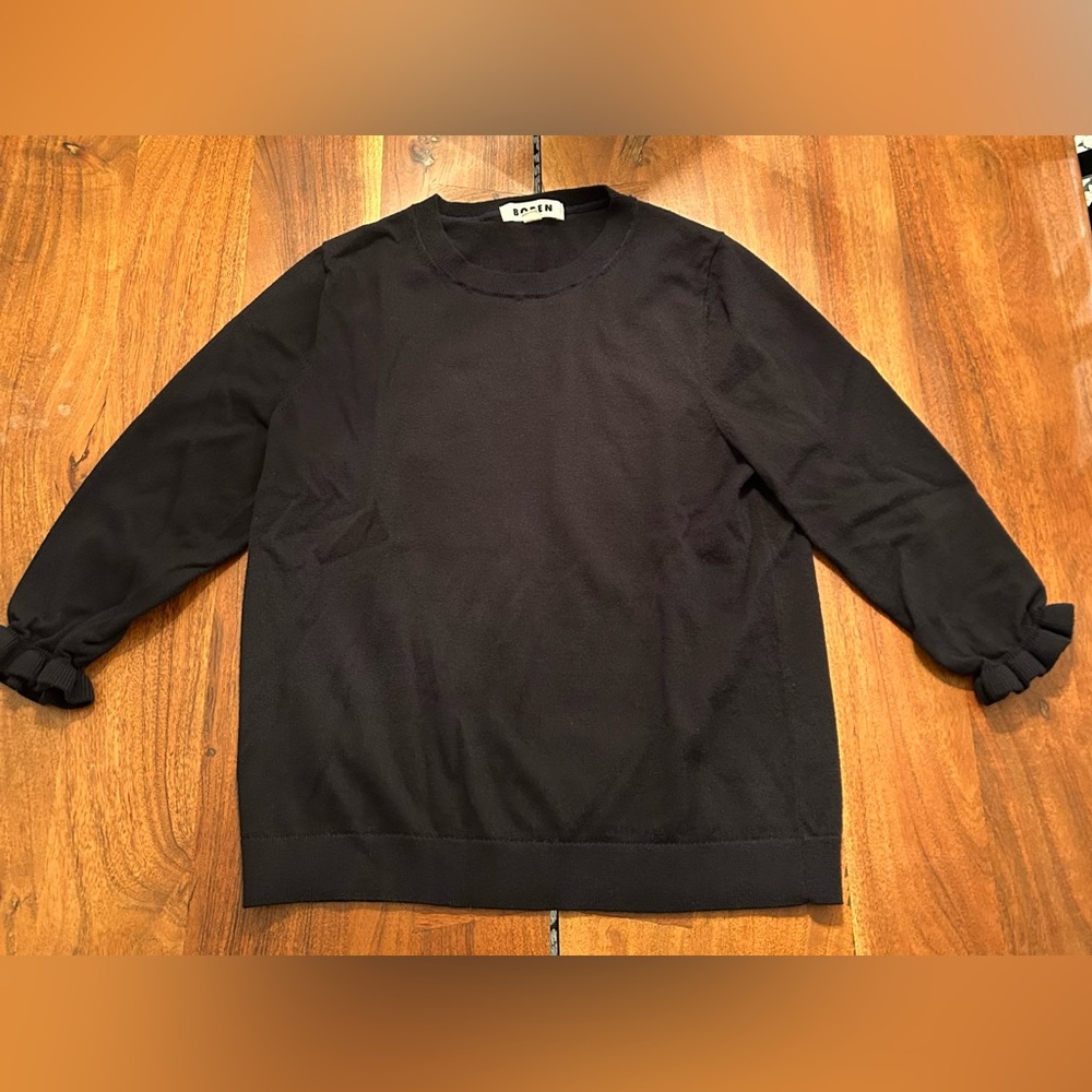 Boden women’s  Black Crewneck sweater size medium